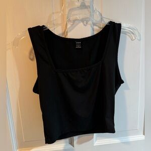 Black cropped tank